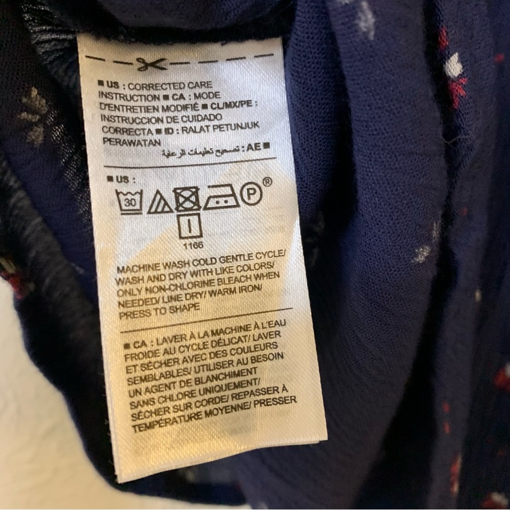 Beautiful Old Navy Sleeveless Blouse size XS - Picture 4 of 4